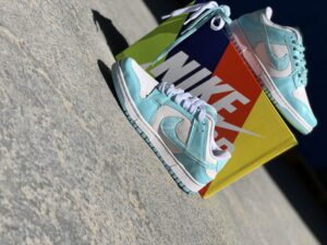 Tênis Nike Sb Dunk low Feminino Azul Paisley DH4401-101