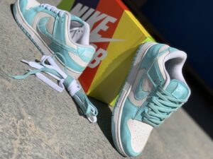 Tênis Nike Sb Dunk low Feminino Azul Paisley DH4401-101